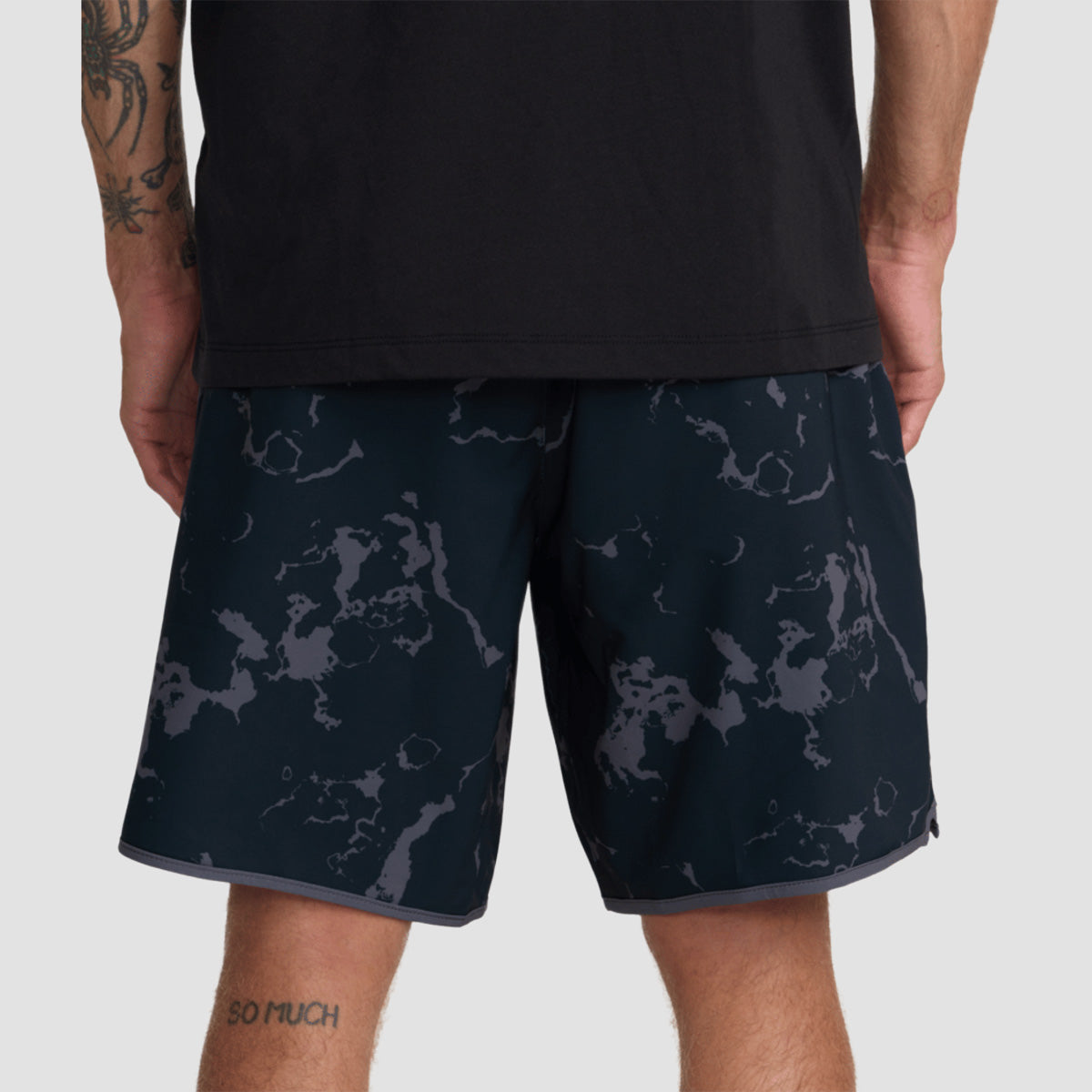 RVCA Yogger Stretch Contrast 17" Shorts Black 2