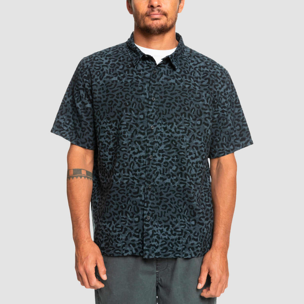 Quiksilver Authentic Influenced Short Sleeve Shirt Tarmac Saturn