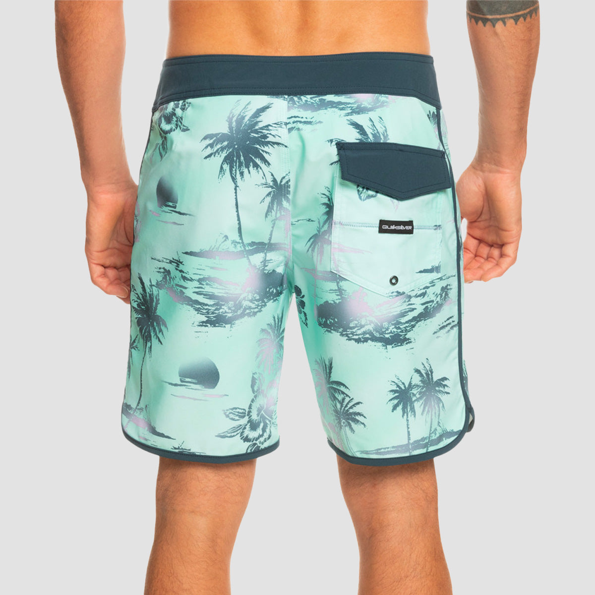 Quiksilver Surfsilk Scallop 18" Boardshorts Beach Glass